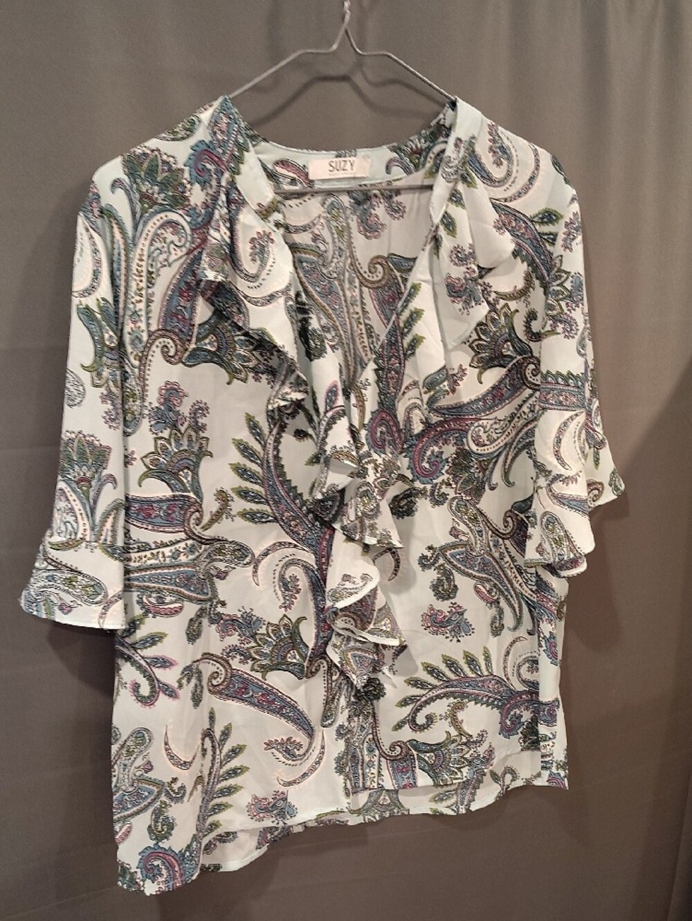 👕2 for 15$ Or 3 for 20$👕Suzy Shier Sage Paisley Ruffle V-Neck Blouse - Picture 3 of 5
